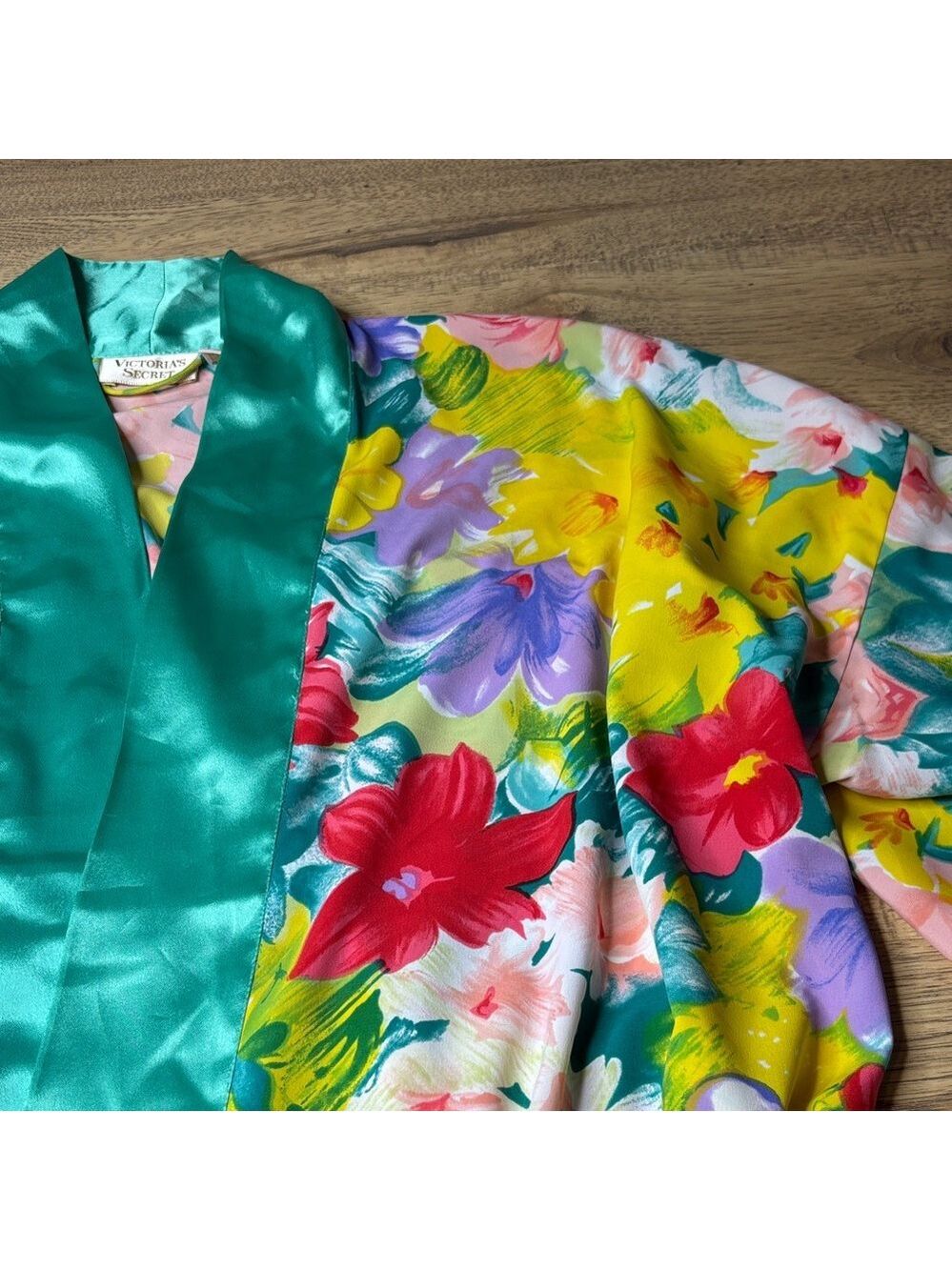 Vintage Victoria’s Secret Floral Kimono Robe with Teal Accents One Size Fits All - Picture 2 of 8